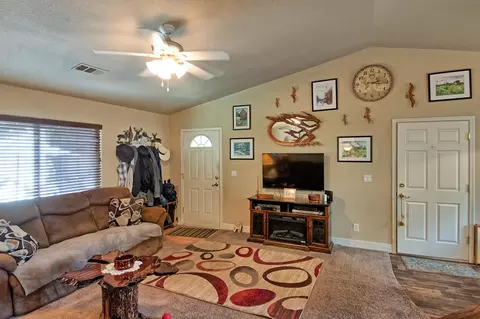 1039 Deodar Way, Redding, CA 96003 photo 5