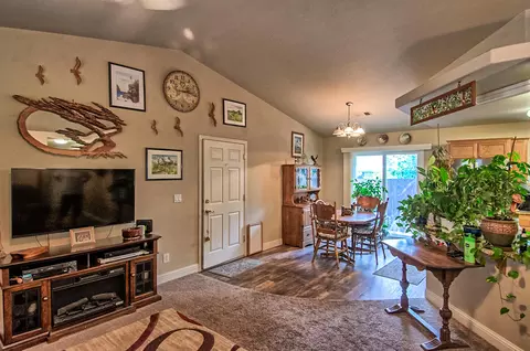 1039 Deodar Way, Redding, CA 96003 photo 6