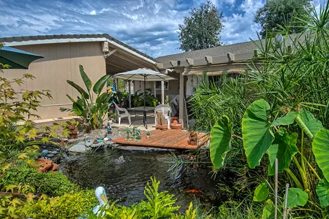 1039 Deodar Way, Redding, CA 96003 photo 2