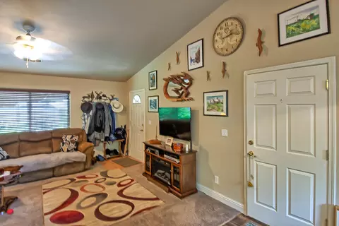 1039 Deodar Way, Redding, CA 96003 photo 7