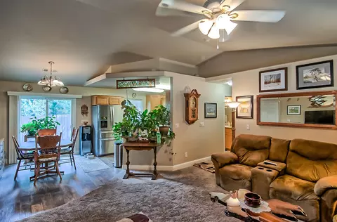 1039 Deodar Way, Redding, CA 96003 photo 4