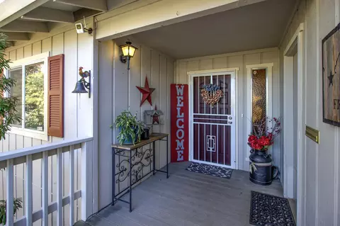 735 Cascade Ct, Redding, CA 96001 photo 3