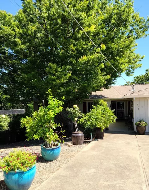 735 Cascade Ct, Redding, CA 96001 photo 2