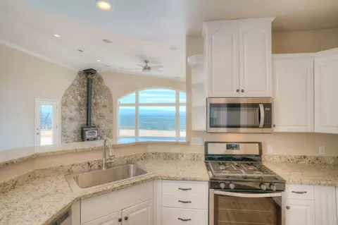 13801 Green Mountain Trl, Redding, CA 96003 photo 17