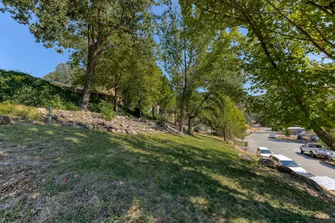 14850 Lamoine Dr, Redding, CA 96003 photo 2