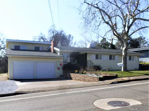 1513 Riviera Dr, Redding, CA 96001 photo 1