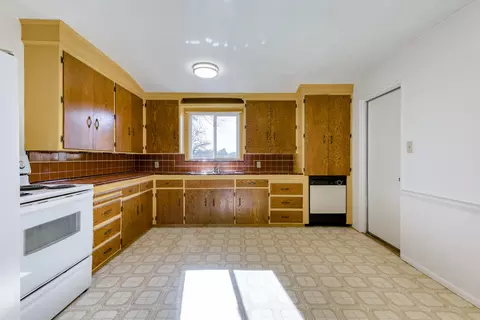 2439 Star Dr, Redding, CA 96001 photo 4