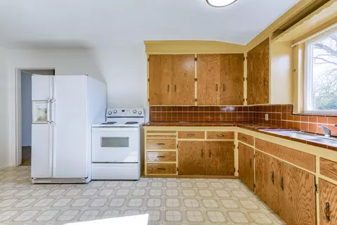 2439 Star Dr, Redding, CA 96001 photo 3