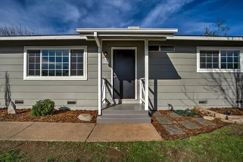 2350 Corona St, Redding, CA 96002 photo 4