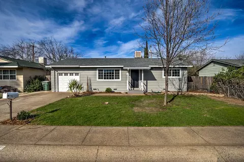 2350 Corona St, Redding, CA 96002 photo 2