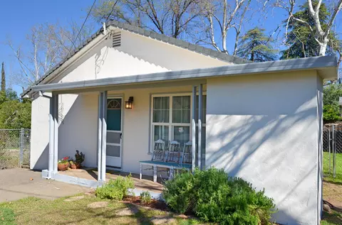 1427 Willis St, Redding, CA 96001 photo 1
