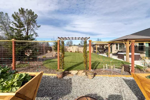 1354 Bonhurst Dr, Redding, CA 96003 photo 31