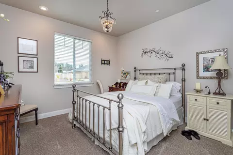 1354 Bonhurst Dr, Redding, CA 96003 photo 15