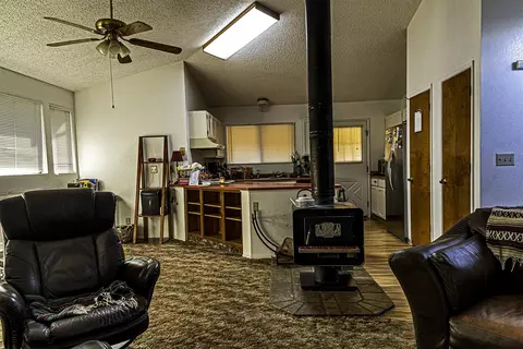 210 Blue Jay St, Red Bluff, CA 96080 photo 2
