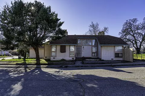 210 Blue Jay St, Red Bluff, CA 96080 photo 1
