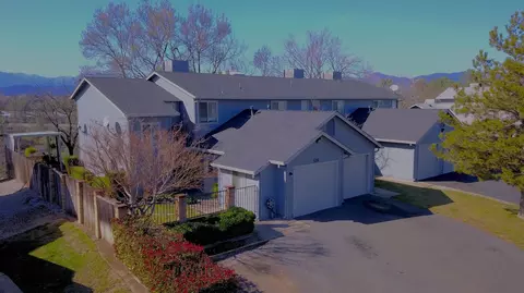 526 Kenbrook Ct, Redding, CA 96003 photo 3