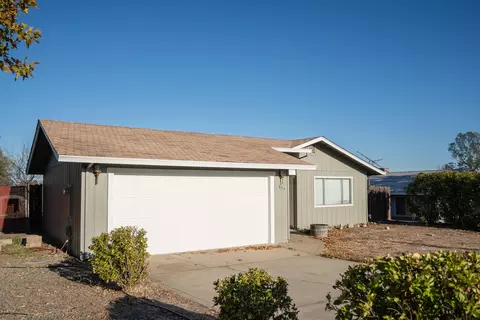 813 Redwood, Redding, CA 96003 photo 1