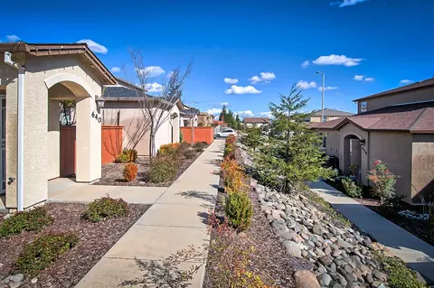 646 Mission De Oro Dr, Redding, CA 96003 photo 2