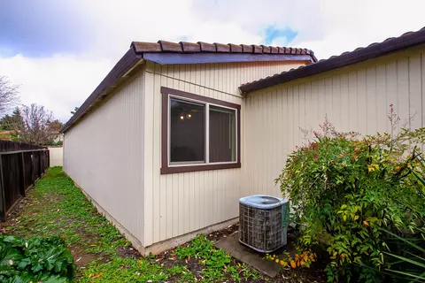 747 Flower Ash Ln, Redding, CA 96003 photo 7