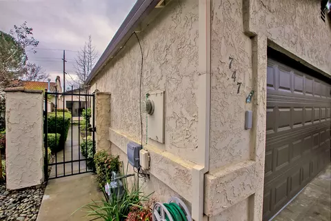 747 Flower Ash Ln, Redding, CA 96003 photo 4