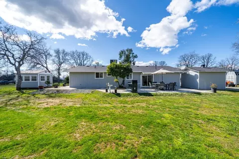 9833 Old Oregon Trl, Redding, CA 96003 photo 3