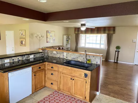 21220 El Toro Ln, Redding, CA 96003 photo 15