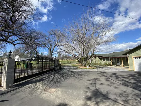 21220 El Toro Ln, Redding, CA 96003 photo 3
