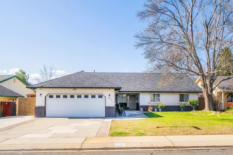 2136 Hacienda St, Redding, CA 96003 photo 1