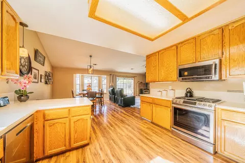 2136 Hacienda St, Redding, CA 96003 photo 6
