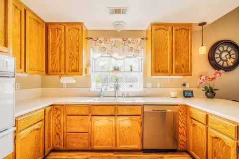 2136 Hacienda St, Redding, CA 96003 photo 7