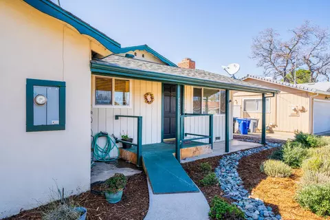 4710 Enchanted Way, Redding, CA 96001 photo 2