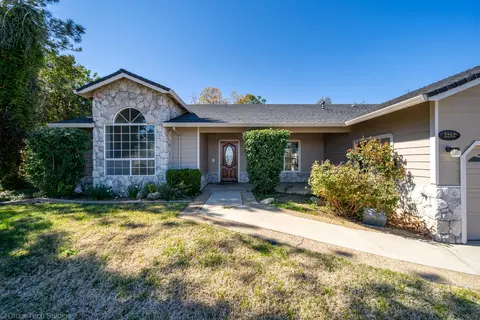 2292 Wicklow St, Redding, CA 96001 photo 2