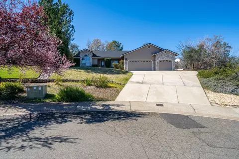 2292 Wicklow St, Redding, CA 96001 photo 1