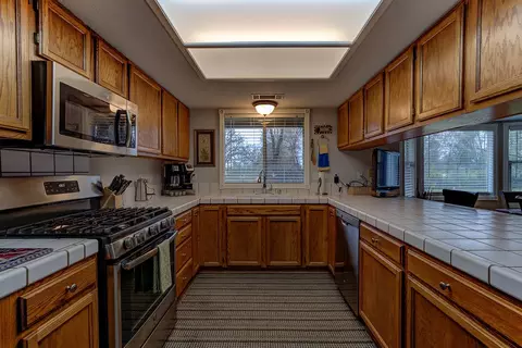 2223 Candlewood Dr, Redding, CA 96003 photo 9