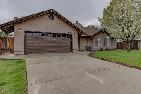 2223 Candlewood Dr, Redding, CA 96003 photo 2