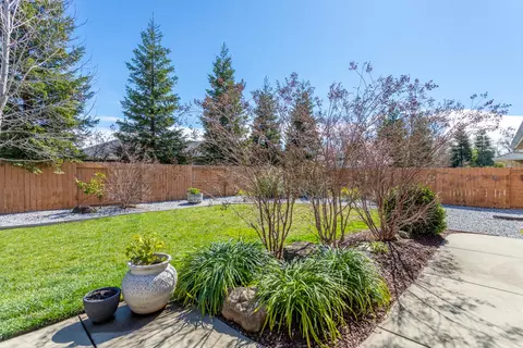 7691 Platinum Way, Redding, CA 96001 photo 24