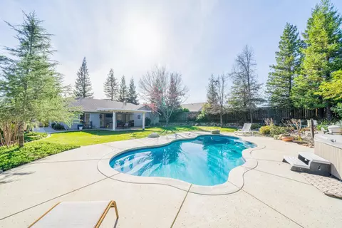 3374 Landmark Dr, Redding, CA 96003 photo 2