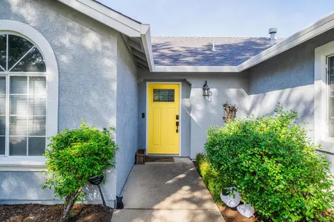 3374 Landmark Dr, Redding, CA 96003 photo 4