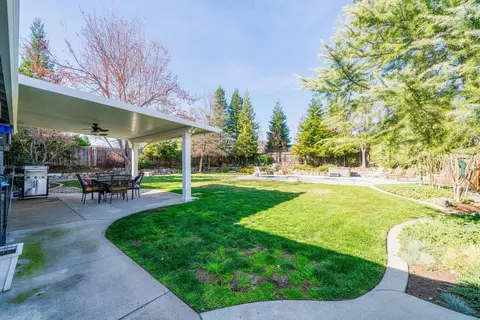 3374 Landmark Dr, Redding, CA 96003 photo 3