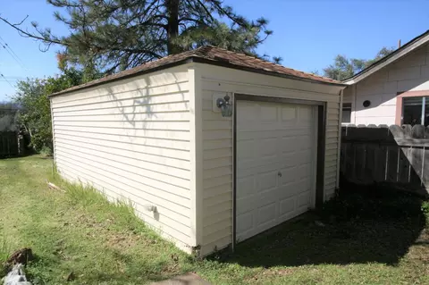 1570 Fig Ave, Redding, CA 96001 photo 28