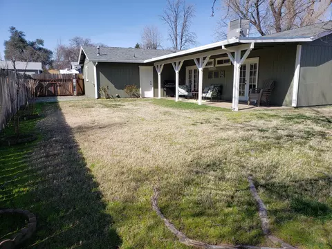 135 Danbury Dr, Redding, CA 96003 photo 5