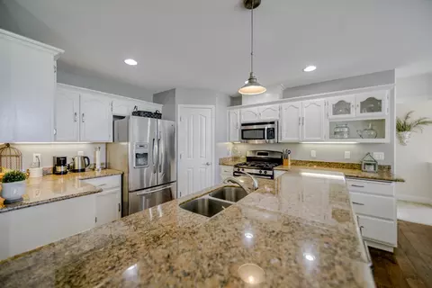 19135 Isles Ct, Redding, CA 96003 photo 7