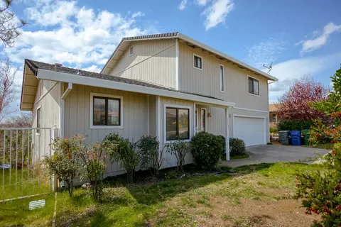 3323 Golden Heights Dr, Redding, CA 96003 photo 1