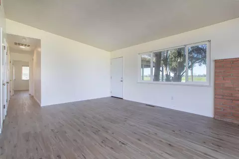 6945 Skyway St, Redding, CA 96002 photo 3