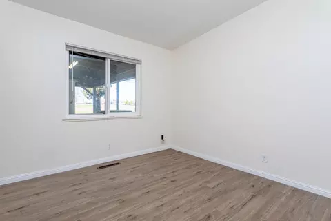 6945 Skyway St, Redding, CA 96002 photo 10