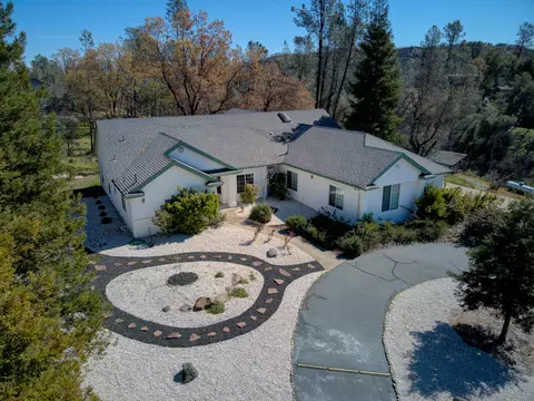 10127 Tilton Mine Rd, Redding, CA 96001 photo 3
