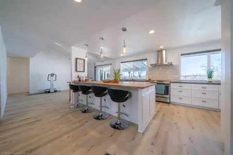 6868 Tucker Ln, Redding, CA 96002 photo 1