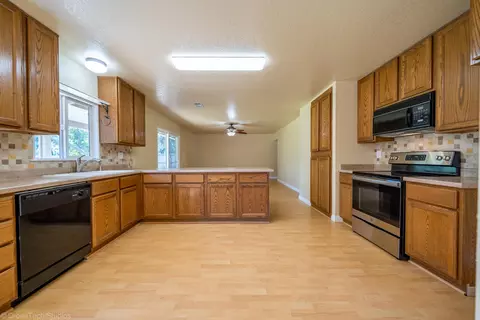 1189 Dominion Dr, Redding, CA 96002 photo 16