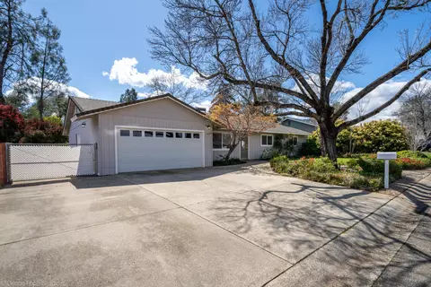 1189 Dominion Dr, Redding, CA 96002 photo 2