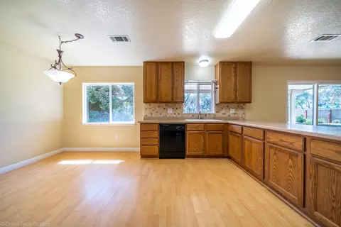 1189 Dominion Dr, Redding, CA 96002 photo 12